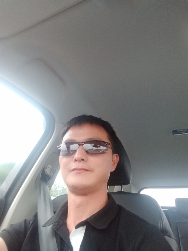 孤独的男人的第一张照片--沈阳相亲服务中心
