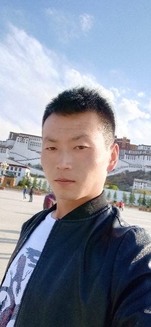 阳光下的小草的第一张照片--沈阳相亲服务中心