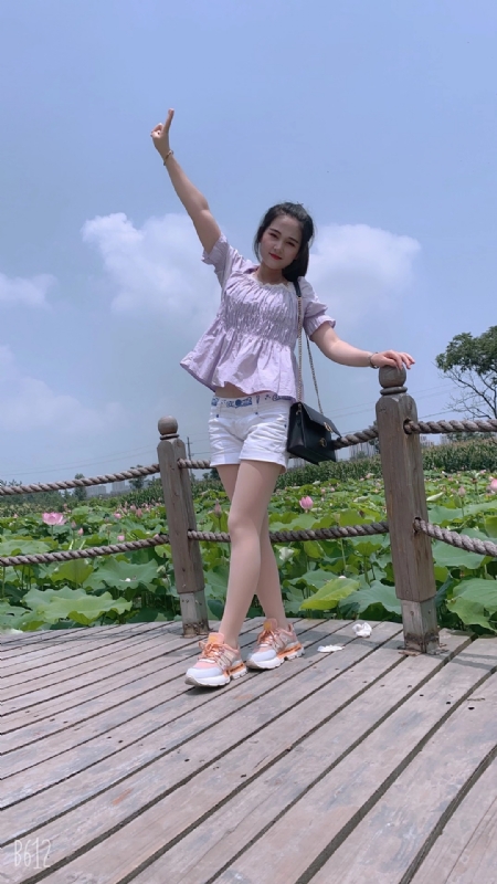 秋水伊人的第一张照片--沈阳相亲服务中心